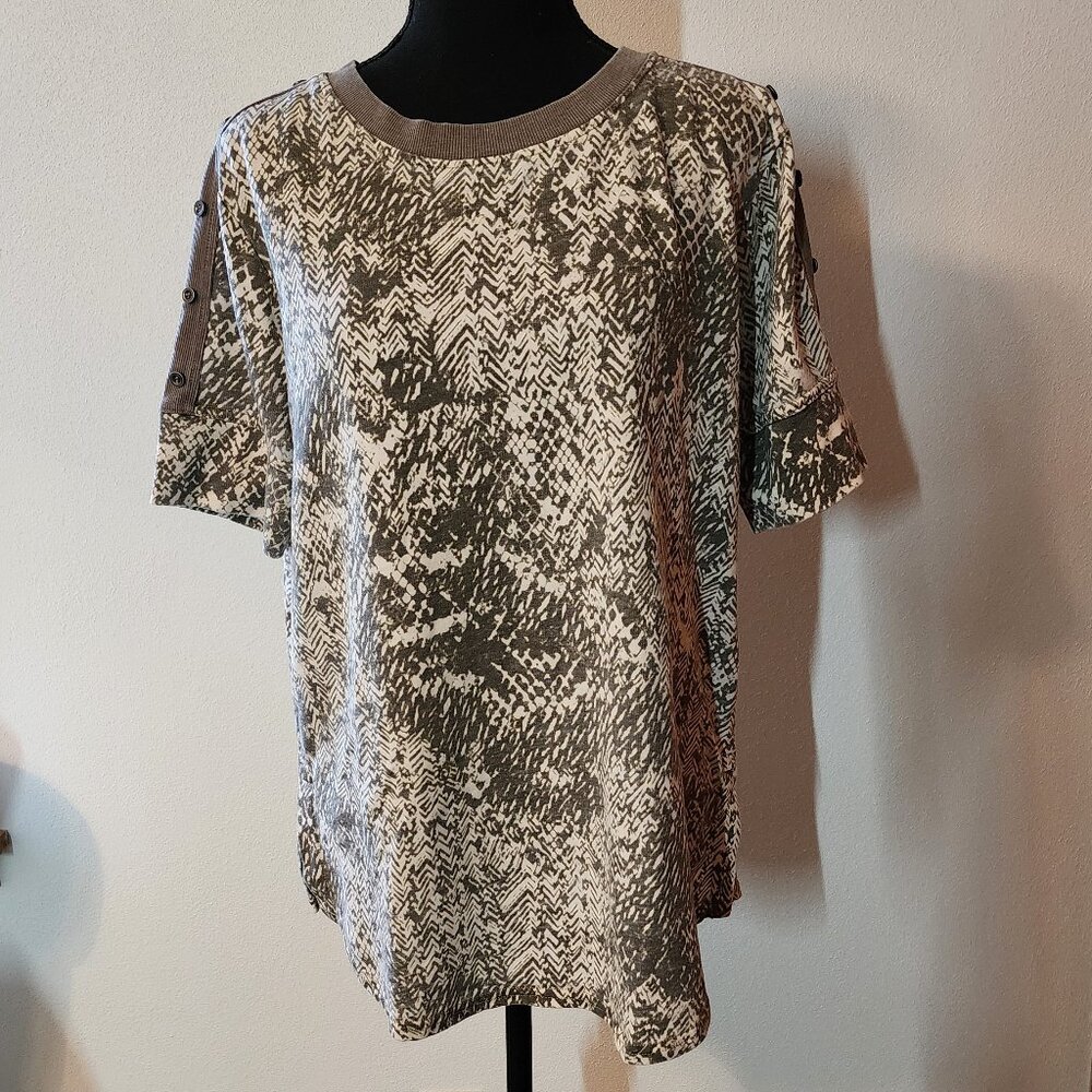 Jane & Delancey Women's M White/Green Print Button Accent Top EUC #552